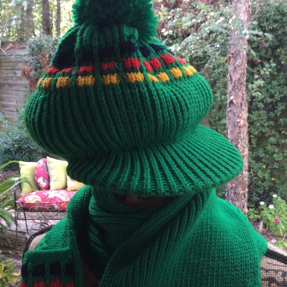 Vintage matching scarf and cap - Picture 3 of 7